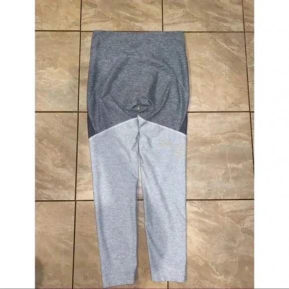 Outdoor voices 3/4 warmup leggings tri tone - Picture 6 of 6